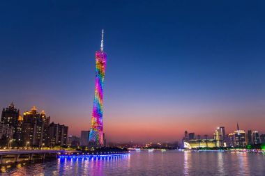 Guanghzou, Çin - 02 Nisan 2017: 595.7 metre boyunda çok amaçlı gözetleme kulesi Guangzhou Guangzhou kule ya da Kanton Kulesi, resmen Guangzhou Tv astronomik ve gezi Kulesi olan.