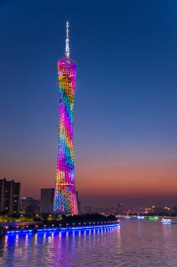 Guanghzou, Çin - 02 Nisan 2017: 595.7 metre boyunda çok amaçlı gözetleme kulesi Guangzhou Guangzhou kule ya da Kanton Kulesi, resmen Guangzhou Tv astronomik ve gezi Kulesi olan.