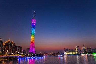 Guanghzou, Çin - 02 Nisan 2017: 595.7 metre boyunda çok amaçlı gözetleme kulesi Guangzhou Guangzhou kule ya da Kanton Kulesi, resmen Guangzhou Tv astronomik ve gezi Kulesi olan.