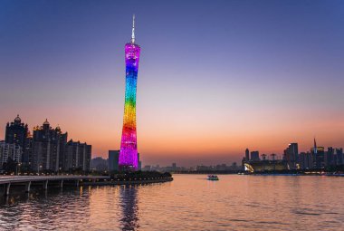 Guanghzou, Çin - 02 Nisan 2017: 595.7 metre boyunda çok amaçlı gözetleme kulesi Guangzhou Guangzhou kule ya da Kanton Kulesi, resmen Guangzhou Tv astronomik ve gezi Kulesi olan.