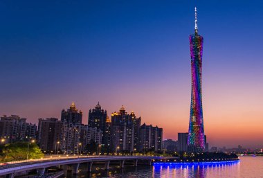 Guanghzou, Çin - 02 Nisan 2017: 595.7 metre boyunda çok amaçlı gözetleme kulesi Guangzhou Guangzhou kule ya da Kanton Kulesi, resmen Guangzhou Tv astronomik ve gezi Kulesi olan.