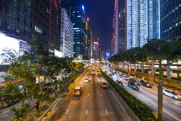 香港 - 4 月 19 日: 中央地区: アジア国際ビジネスと金融の中心地で交通と都市の生活。都市は世界の最も住まれた区域の 1 つであります。香港。2017 年 4 月 19 日. — ストック写真