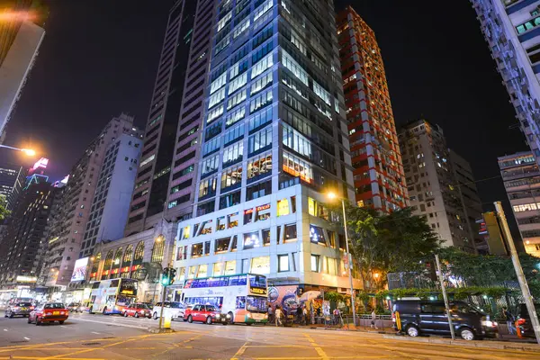 HONG KONG - 19 APR: Distretto Centrale: Traffico e vita cittadina nel centro finanziario e commerciale internazionale asiatico. La città è una delle zone più popolate del mondo. Hong Kong. 19 APRILE 2017 . — Foto Stock