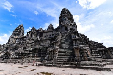 Wat Angkor Kamboçya ve dünyanın en büyük dini anıt karmaşık bir tapınak olduğunu