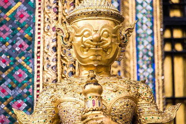 A statue of Yaksa on temple guard at the Temple of the Emerald Buddha, Bangkok, Thailand — Stock Photo, Image