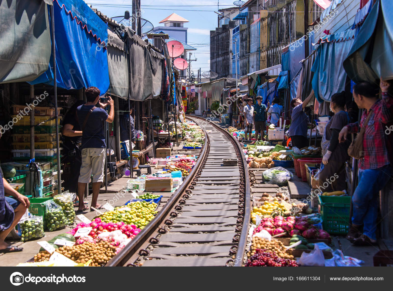 Samut Songkhram, ThailandSEP 12,2017 The famous railway market or