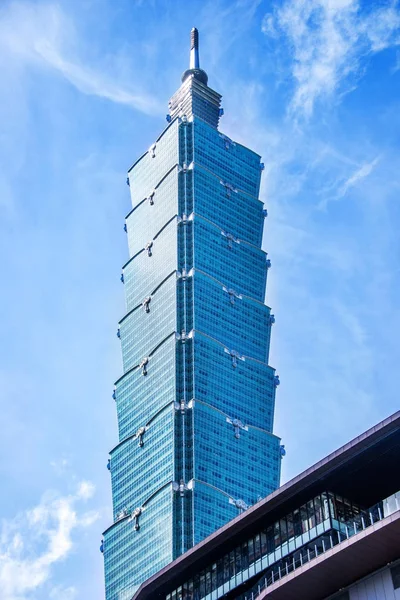 Taipei World Financial Center is een wolkenkrabber van landmark in Taipei, Taiwan. Het gebouw werd officieel geclassificeerd als's werelds hoogste in 2004 tot 2010. — Stockfoto