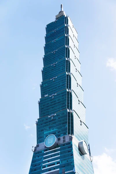Taipei World Financial Center is a landmark skyscraper in Taipei, Taiwan. The building was officially classified as the world's tallest in 2004 until 2010. — Stock Photo, Image
