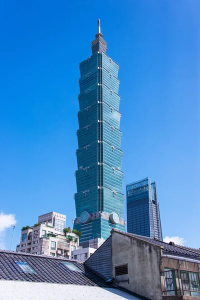 Taipei World Financial Center est un gratte-ciel historique à Taipei, Taiwan. Le bâtiment a été officiellement classé comme le plus haut du monde en 2004 jusqu'en 2010 . — Photo