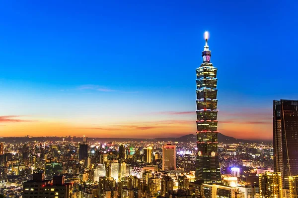 Taipei World Financial Center è un grattacielo storico di Taipei, Taiwan. L'edificio è stato ufficialmente classificato come il più alto del mondo nel 2004 fino al 2010 . — Foto Stock