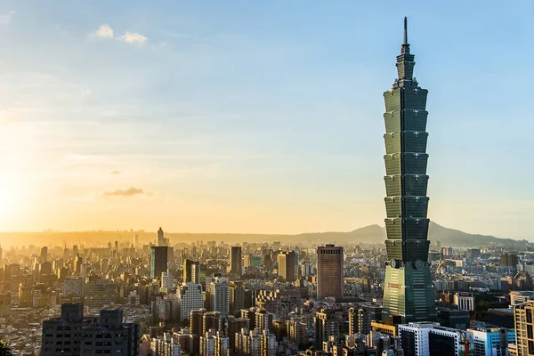 Taipei World Financial Center é um arranha-céu de referência em Taipei, Taiwan. O edifício foi oficialmente classificado como o mais alto do mundo em 2004 até 2010. . — Fotografia de Stock
