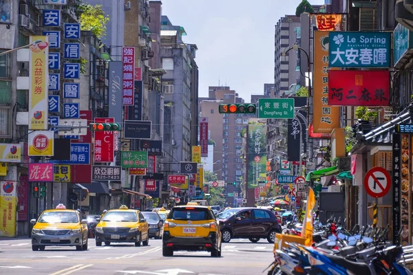 Ximending is een wijk en het winkelgebied in de Wanhua District van Taipei, Taiwan. Het was het eerste voetgangersgebied in Taiwan — Stockfoto