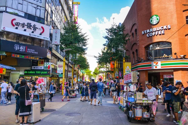 Ximending is een wijk en het winkelgebied in de Wanhua District van Taipei, Taiwan. Het was het eerste voetgangersgebied in Taiwan — Stockfoto