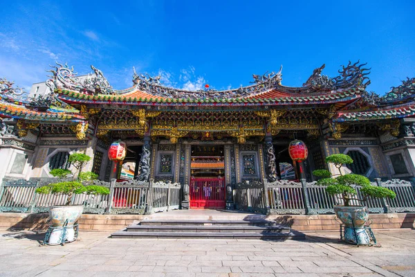 Templo Longshan es el nombre de al menos cinco templos famosos en Taiwán, se encuentra en Taipei . —  Fotos de Stock