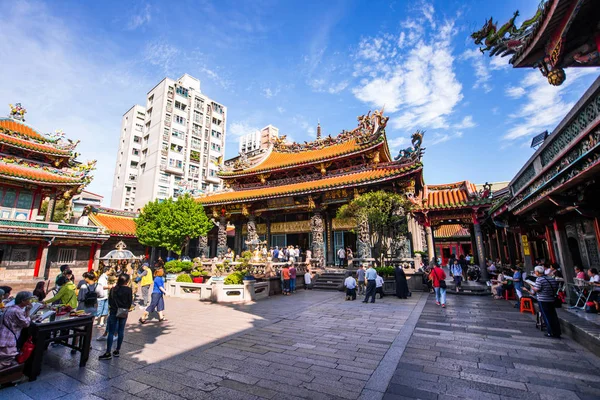 Longshan Temple is the name of at least five famous temples in Taiwan, is located in Taipei. — Stock Photo, Image