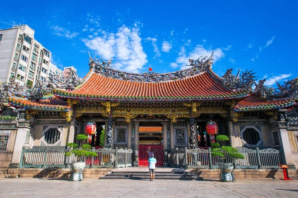 Longshan Temple is the name of at least five famous temples in Taiwan, is located in Taipei. — Stock Photo, Image