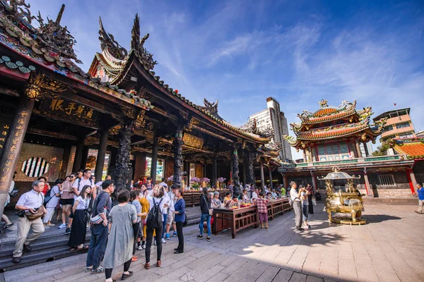 Longshan Temple is the name of at least five famous temples in Taiwan, is located in Taipei. — Stock Photo, Image