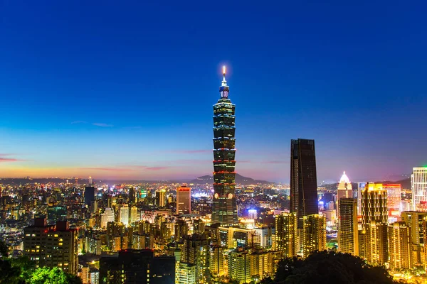 Aipei World Financial Center è un grattacielo storico di Taipei, Taiwan. L'edificio è stato ufficialmente classificato come il più alto del mondo nel 2004 fino al 2010 . — Foto Stock