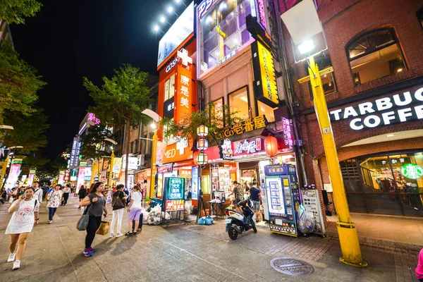 Ximending is een wijk en het winkelgebied in de Wanhua District van Taipei, Taiwan. Het was het eerste voetgangersgebied in Taiwan — Stockfoto