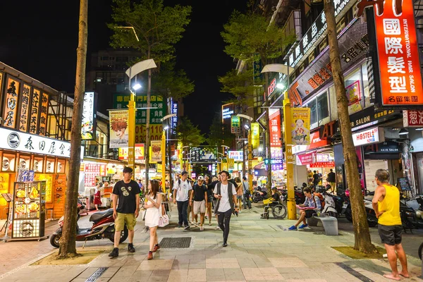 Ximending est un quartier et un quartier commerçant du district de Wanhua à Taipei. C'était la première zone piétonne de Taiwan. — Photo