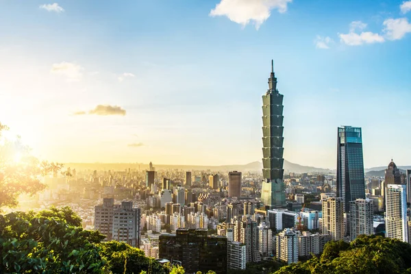 TAIPEI, TAIWAN - 09 ottobre 2017: conosciuto come Taipei World Financial Center è un grattacielo storico di Taipei, Taiwan. L'edificio è stato ufficialmente classificato come il più alto del mondo nel 2004 fino al 2010 . — Foto Stock