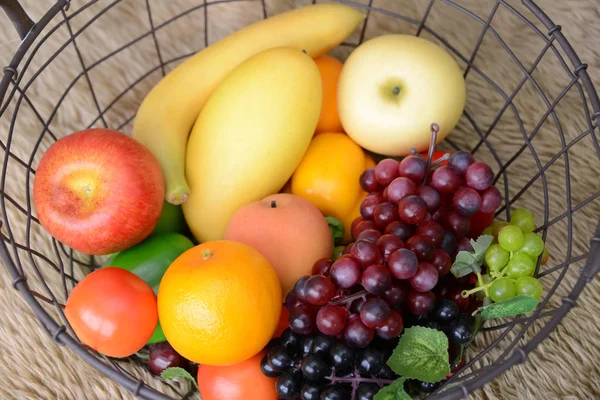 Basket and fresh fruits — Stock Photo, Image