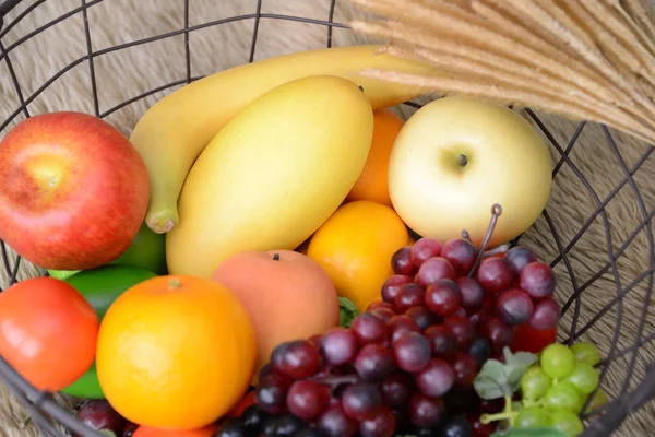 Basket and fresh fruits — Stock Photo, Image