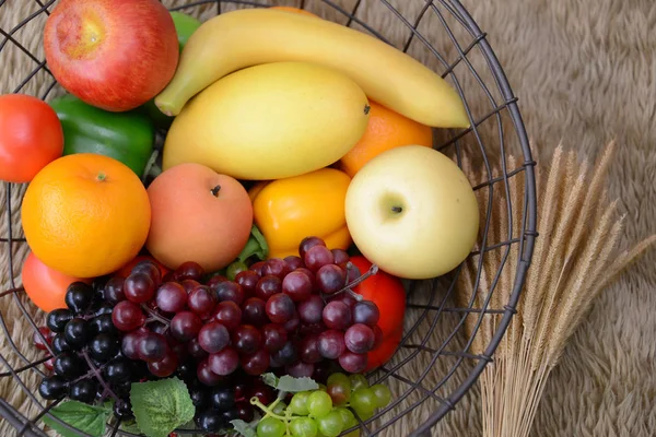 Basket and fresh fruits — Stock Photo, Image