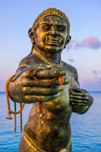 Het standbeeld van vrouwelijke reus, landmark van Samed eiland, Thailanda — Stockfoto