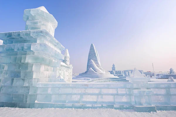 Harbin International jég és hó szobrászat Fesztivál egy éves téli fesztivál Harbin, Kína. Ez a világ legnagyobb jég és hó fesztivál. — Stock Fotó