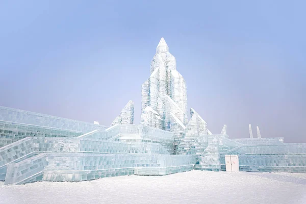 Harbin mezinárodní Festival ledu a sněhu sochařství je každoroční zimní festival v Harbin, Čína. Je to svět největší rozpouštění ledu a sněhu festival. — Stock fotografie