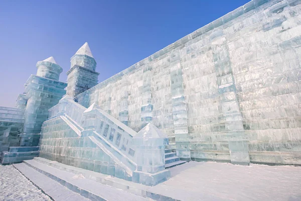 Harbin International jég és hó szobrászat Fesztivál egy éves téli fesztivál Harbin, Kína. Ez a világ legnagyobb jég és hó fesztivál. — Stock Fotó