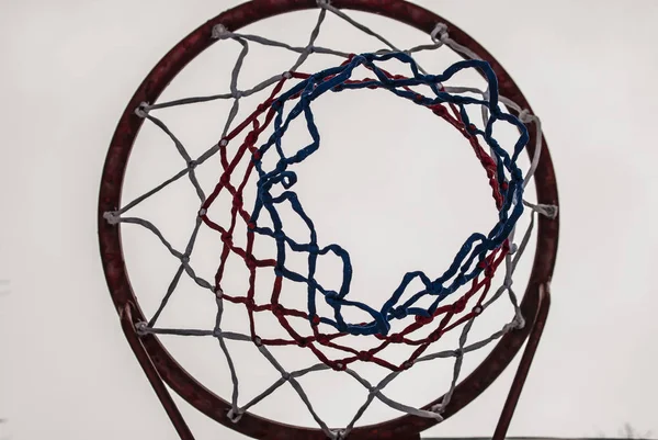 Баскетбольный Обруч Фоне Неба — стоковое фото
