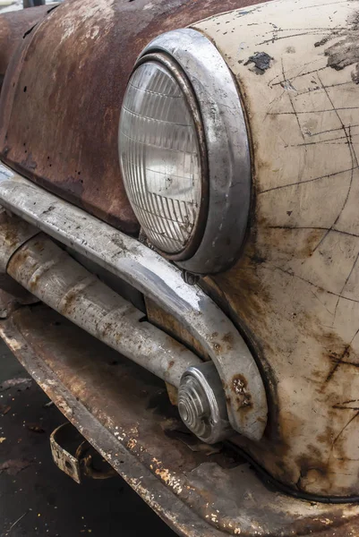 Вид Спереди Старый Автомобиль Крупным Планом — стоковое фото
