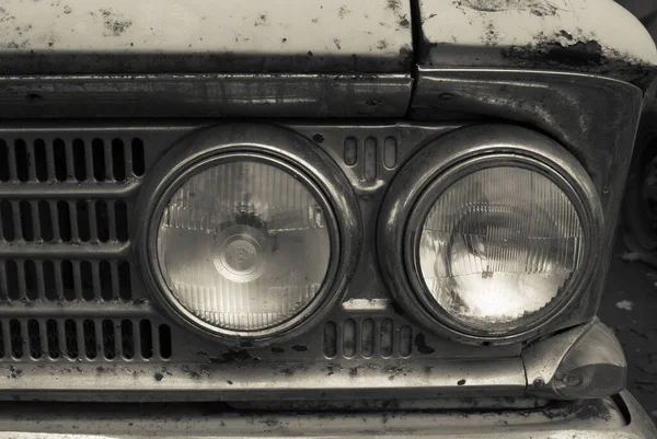 古いクラシックカーのヘッドライト — ストック写真