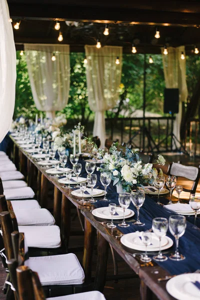 Wedding decoration style florist nature color classic blue detail food dinner celebration — Stock Photo, Image