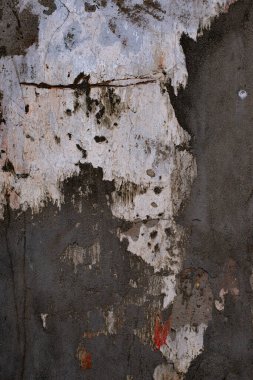 Eski gri bir duvarın soyut arka planı. Seçici odaklanma. Sıkıntılı, bina.