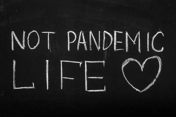 Chalkboard text message Not pandemic life. After coronavirus outbreak. — Stock Photo, Image
