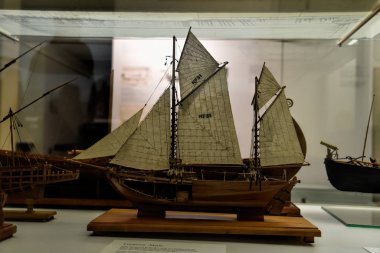 Münih, Almanya - 18 Ocak 2020: Alman Teknik Müzesi dünyanın en büyük bilim ve teknoloji müzesidir ve bunlardan biri en büyük koleksiyon gemisi modellerinden biri olan birçok farklı teknik alanlara sahiptir..