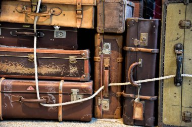 Münih, Almanya - 20 Ocak 2020: Alman Teknik Müzesi, klasik bavul koleksiyonu yapan birçok farklı teknik alanlara sahip, dünyanın en büyük bilim ve teknoloji müzesidir..