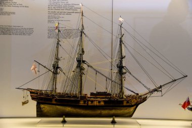 Münih, Almanya - 18 Ocak 2020: Alman Teknik Müzesi dünyanın en büyük bilim ve teknoloji müzesidir ve bunlardan biri en büyük koleksiyon gemisi modellerinden biri olan birçok farklı teknik alanlara sahiptir..