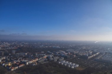 Münih, Almanya - 20 Ocak 2020: Münih Olimpiyat kulesinden yapılan panorama fotoğrafçılık. 