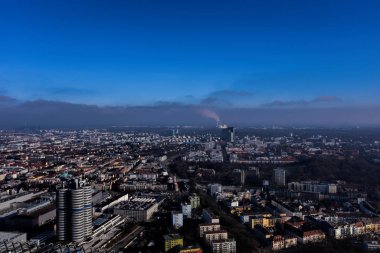 Münih, Almanya - 20 Ocak 2020: Münih Olimpiyat kulesinden yapılan panorama fotoğrafçılık. 
