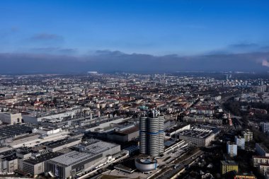 Münih, Almanya - 20 Ocak 2020: Münih Olimpiyat kulesinden yapılan panorama fotoğrafçılık. 