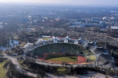 Münih, Almanya - 20 Ocak 2020: Münih Olimpiyat kulesinden yapılan panorama fotoğrafçılık. 