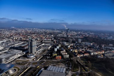 Münih, Almanya - 20 Ocak 2020: Münih Olimpiyat kulesinden yapılan panorama fotoğrafçılık. 
