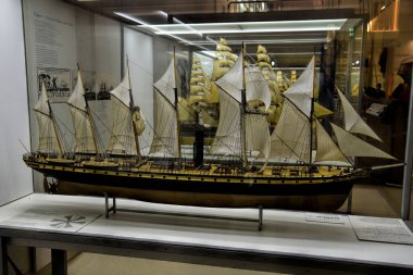 Münih, Almanya - 18 Ocak 2020: Alman Teknik Müzesi dünyanın en büyük bilim ve teknoloji müzesidir ve bunlardan biri en büyük koleksiyon gemisi modellerinden biri olan birçok farklı teknik alanlara sahiptir..