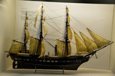 Münih, Almanya - 18 Ocak 2020: Alman Teknik Müzesi dünyanın en büyük bilim ve teknoloji müzesidir ve bunlardan biri en büyük koleksiyon gemisi modellerinden biri olan birçok farklı teknik alanlara sahiptir..