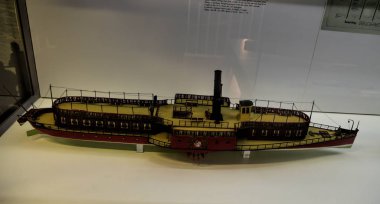 Münih, Almanya - 18 Ocak 2020: Alman Teknik Müzesi dünyanın en büyük bilim ve teknoloji müzesidir ve bunlardan biri en büyük koleksiyon gemisi modellerinden biri olan birçok farklı teknik alanlara sahiptir..