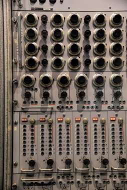 Münih, Almanya - 18 Ocak 2020: Alman Teknik Müzesi, elektronik parçaların tarihte yer aldığı birçok farklı teknik alanlara sahip, dünyanın en büyük bilim ve teknoloji müzesidir..